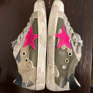 Camouflage golden goose with hot pink star size 36
